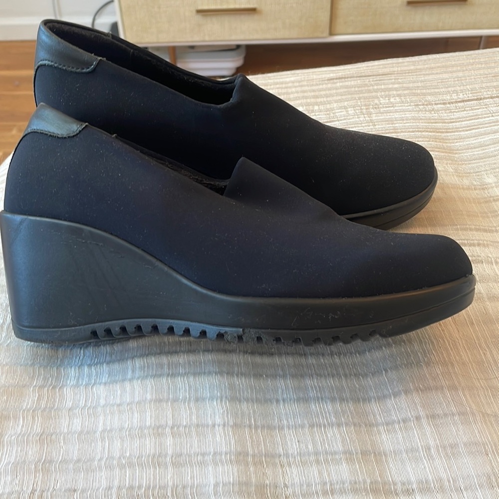 La Canadienne Waterproof Slip on Stretch Wedge Loafer Black Women's sz 9